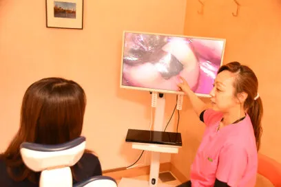 歯科用顕微鏡を用いたマイクロハイジニストのブラッシング指導